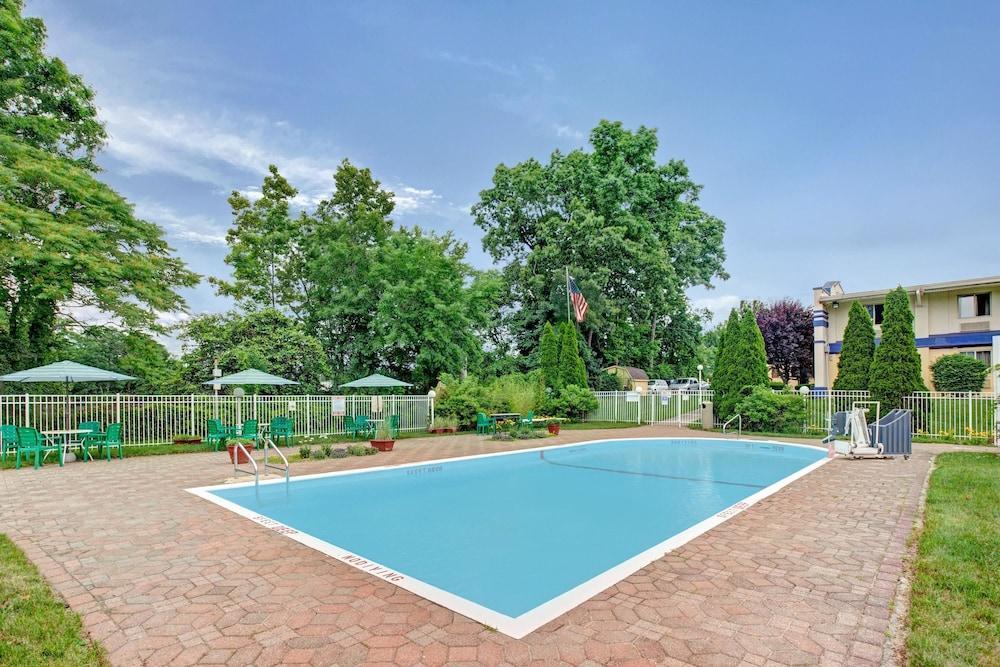 Days Inn By Wyndham Nanuet / Spring Valley Экстерьер фото