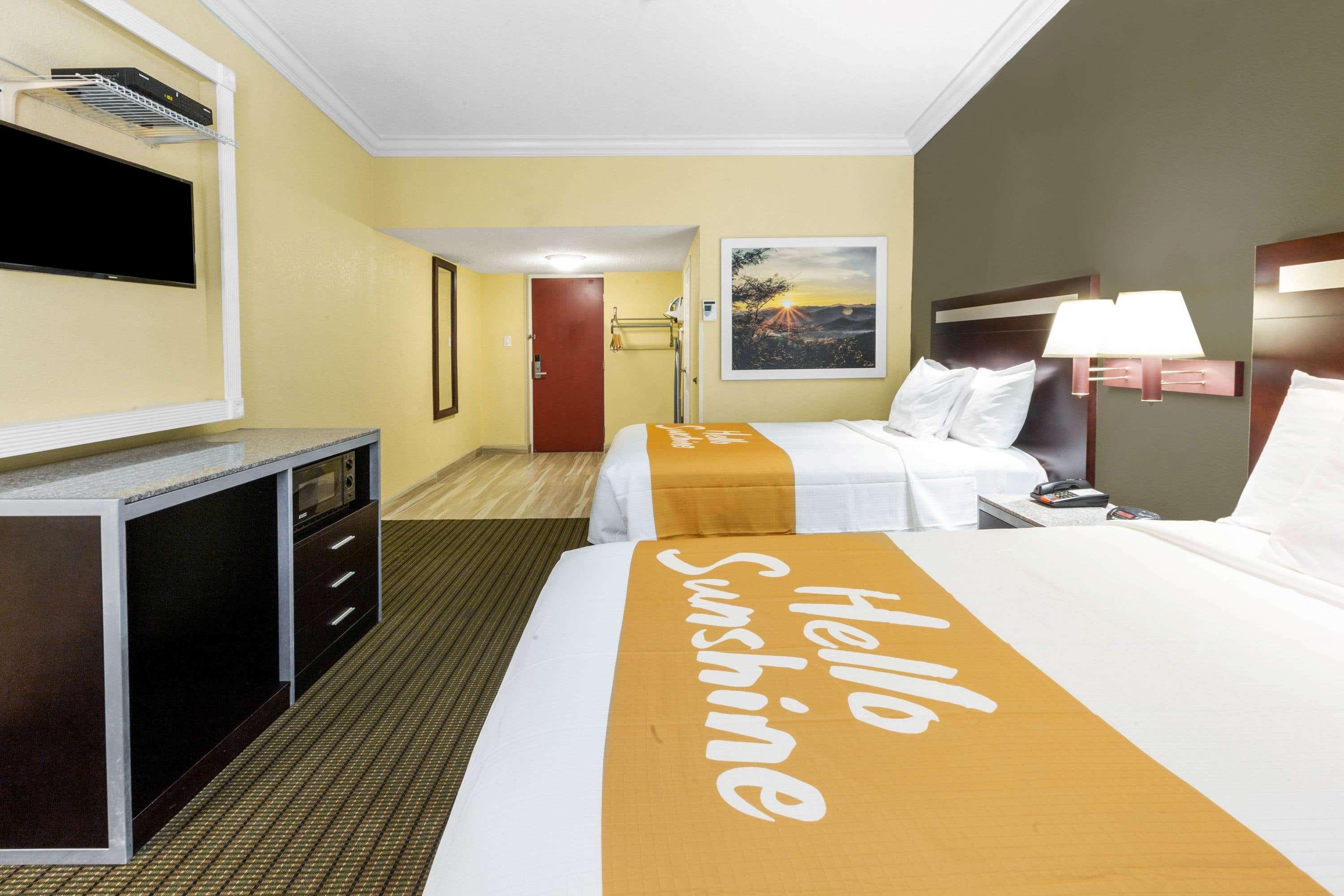 Days Inn By Wyndham Nanuet / Spring Valley Экстерьер фото
