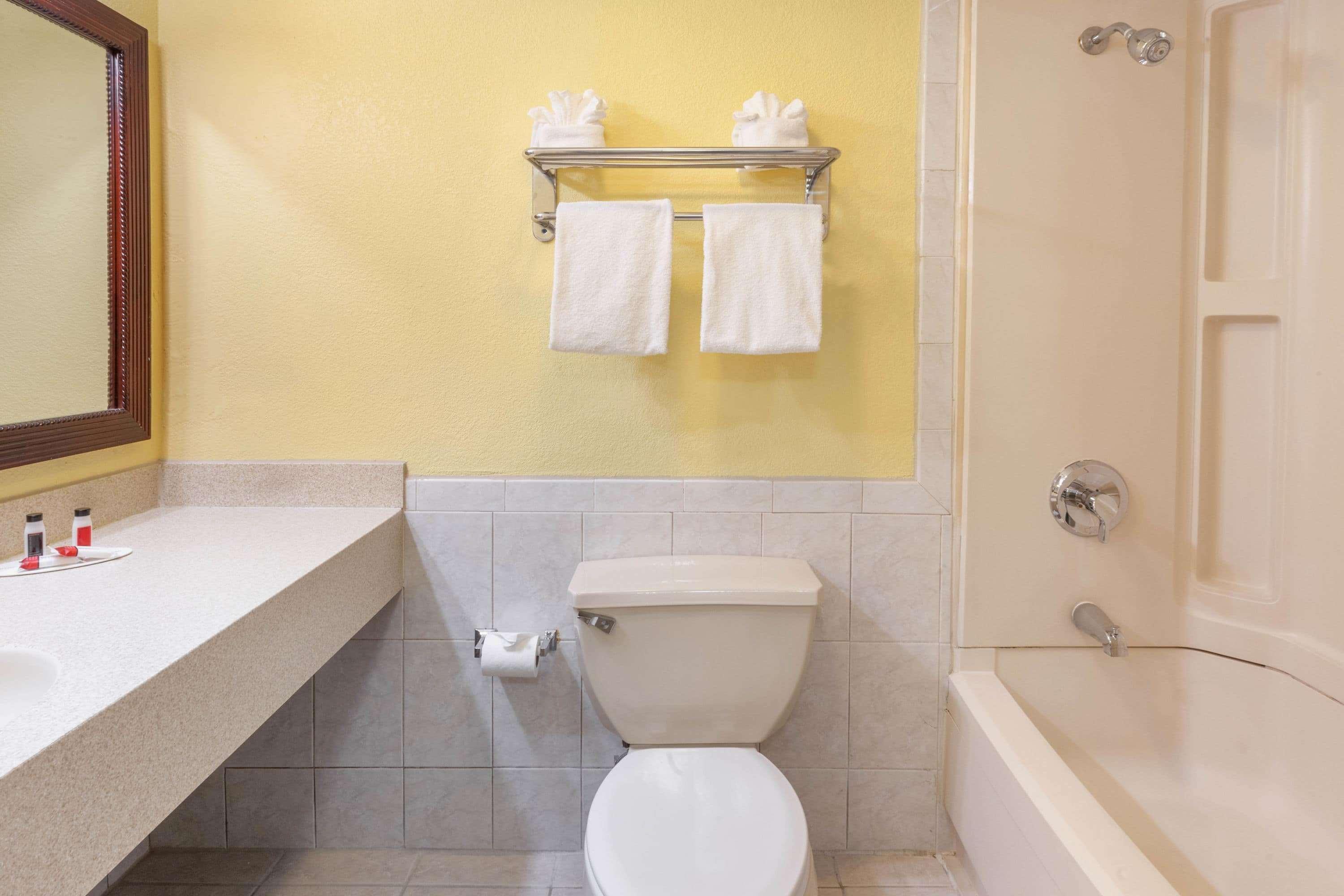 Days Inn By Wyndham Nanuet / Spring Valley Экстерьер фото