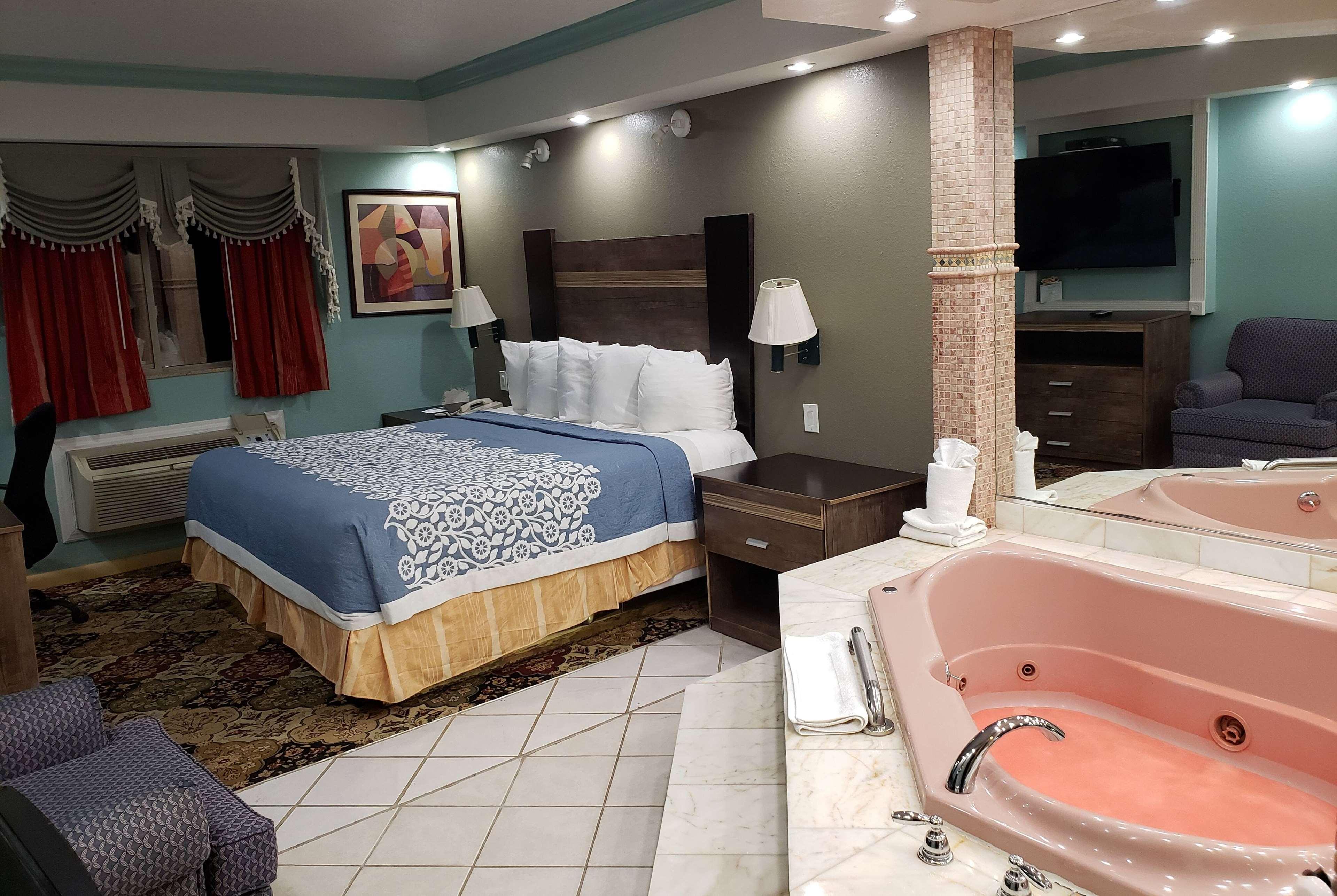 Days Inn By Wyndham Nanuet / Spring Valley Экстерьер фото