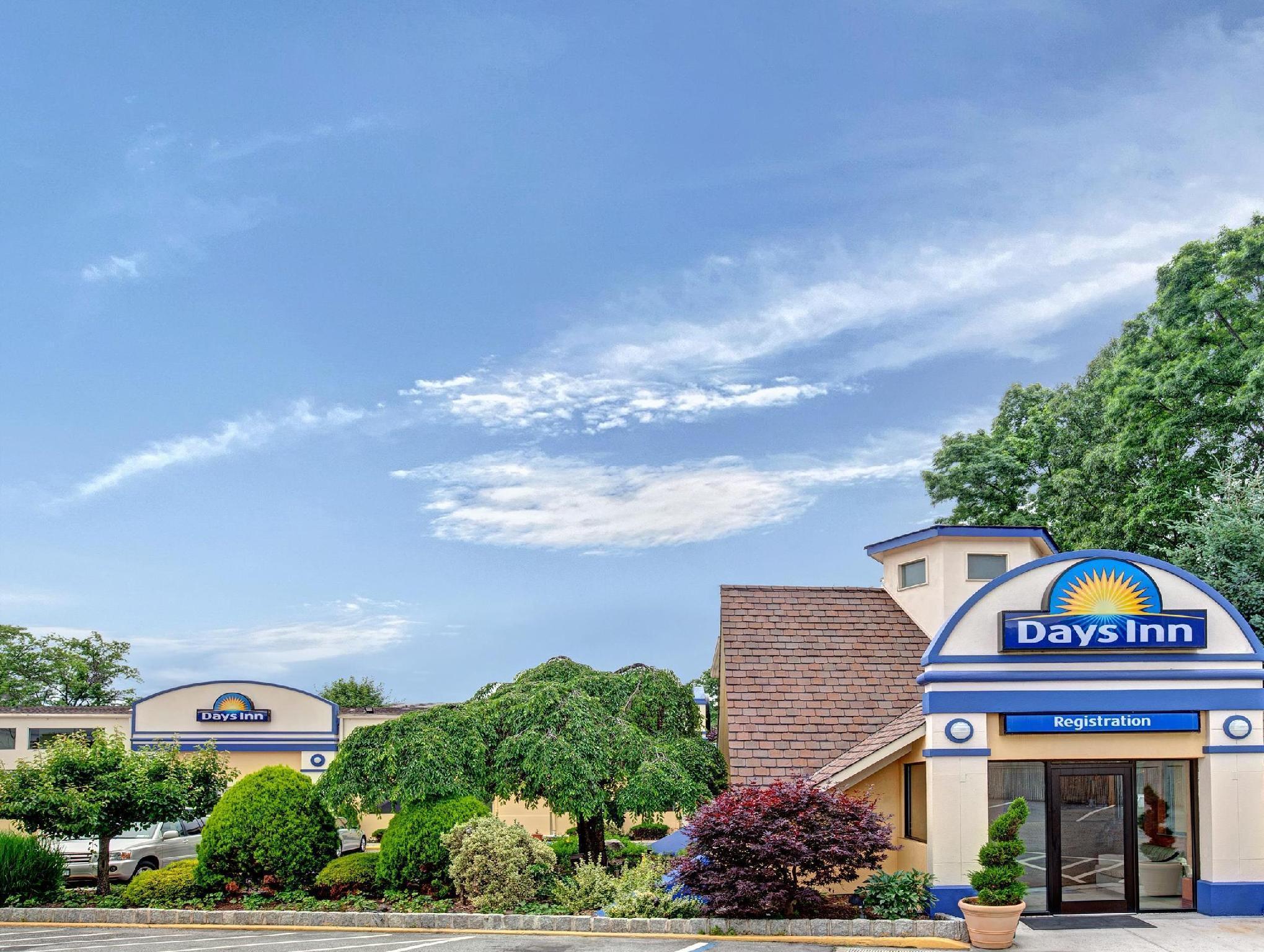 Days Inn By Wyndham Nanuet / Spring Valley Экстерьер фото