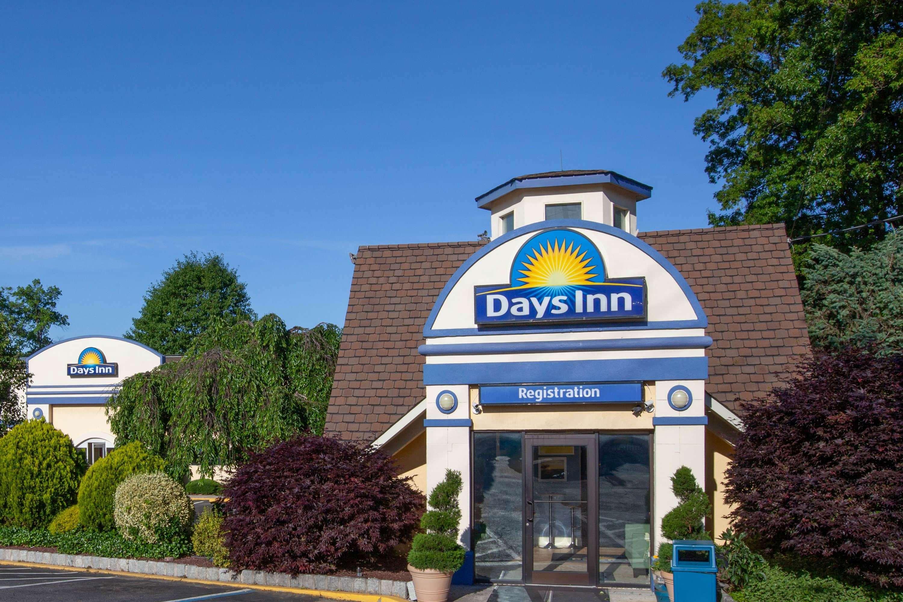 Days Inn By Wyndham Nanuet / Spring Valley Экстерьер фото
